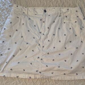 Croft & Barrow White Mini Skirt with Navy Anchor Print